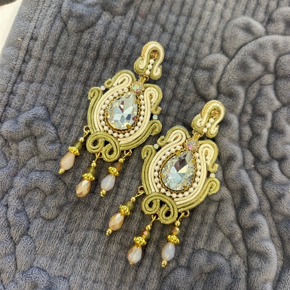Soft Neutral Green and Cream with Gold Statement Earrings-NWT - Picture 7 of 8